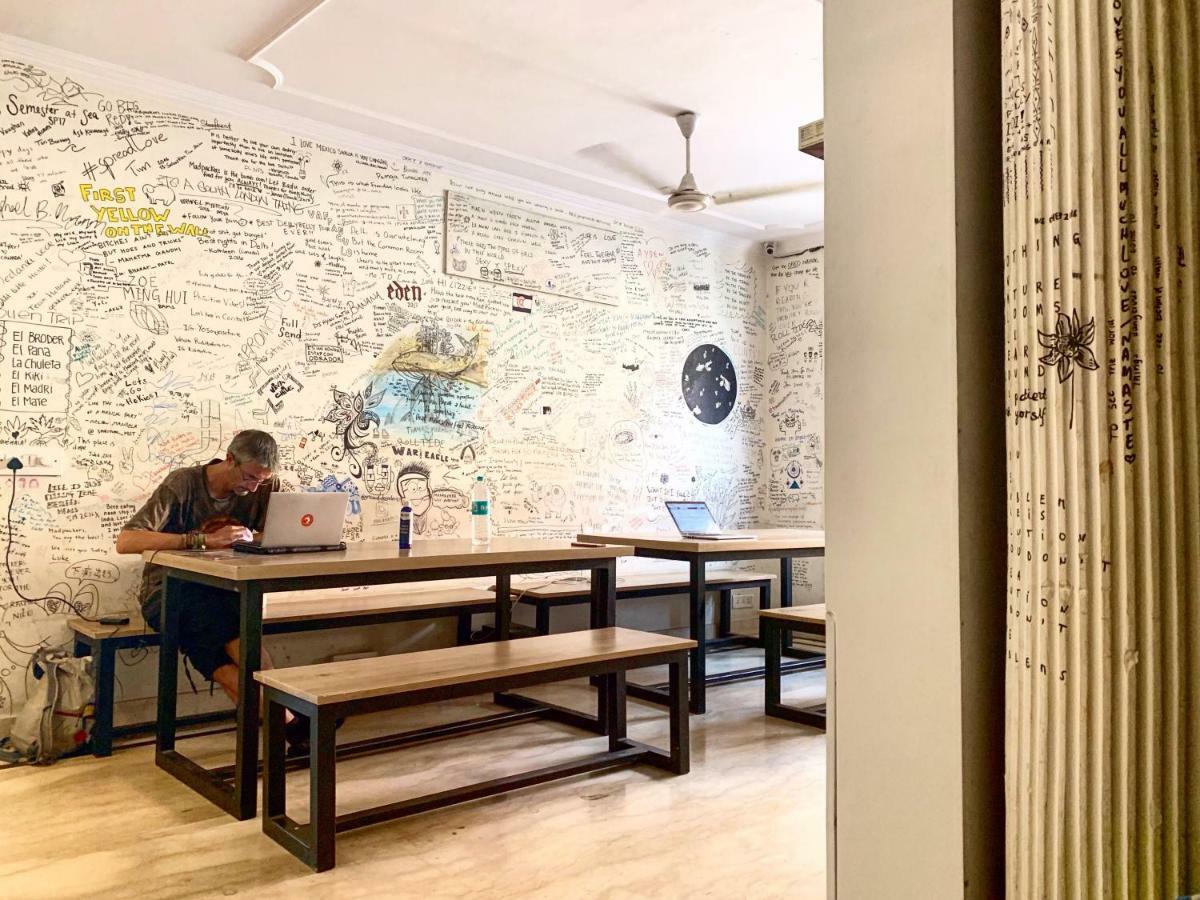 A Pousada Madpackers Delhi Nova Deli Exterior foto